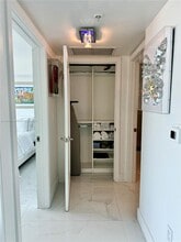 31 SE 5th St, Unit 2207 in Miami, FL - Building Photo - Building Photo