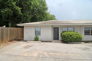 4964 W Spencer Field Rd in Pace, FL - Building Photo