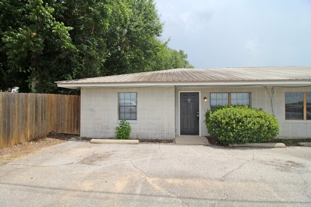 4964 W Spencer Field Rd in Pace, FL - Building Photo