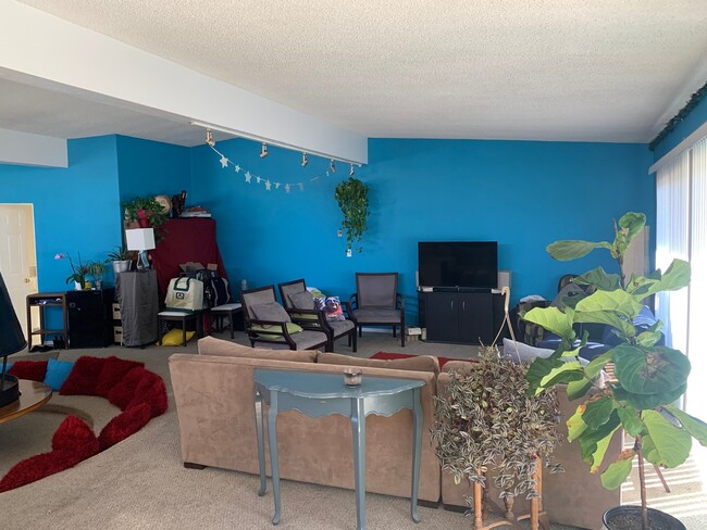 1111 Cypress Ave, Unit 1111 Cypress Ave Hermosa Beach, CA 90254