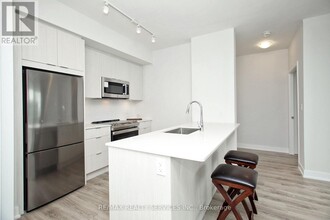 430-430 Square One Dr in Mississauga, ON - Building Photo - Building Photo