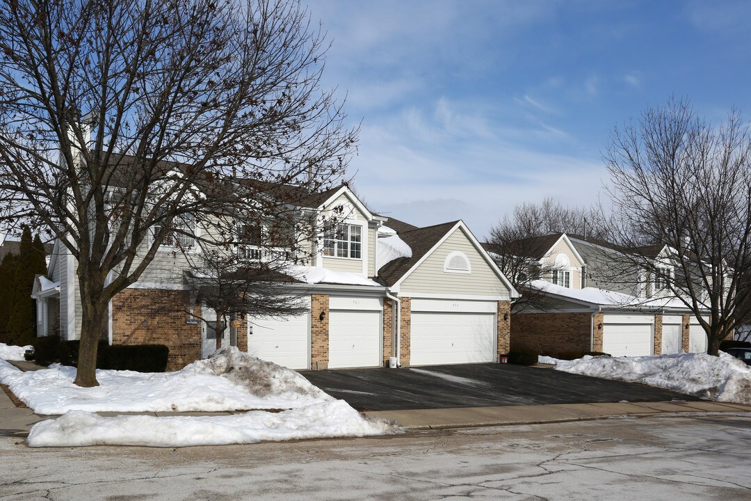 Hidden Cove Condominium in Palatine, IL - Building Photo