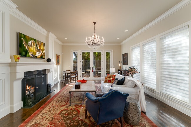 2744 SW Sherwood Dr in Portland, OR - Building Photo - Building Photo