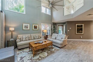 6652 Trident Way in Naples, FL - Building Photo