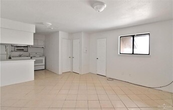 3813 N 8th Ct, Unit 6 in McAllen, TX - Building Photo - Building Photo