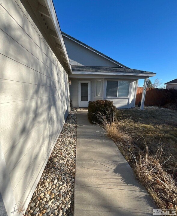 194 Milke Way in Sparks, NV - Foto de edificio