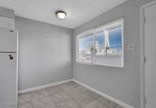 239 W Cleveland Ave, Unit 2 in Las Vegas, NV - Building Photo - Building Photo