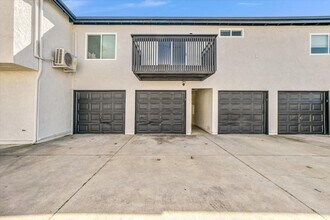 18652 Libra Cir in Huntington Beach, CA - Building Photo - Building Photo