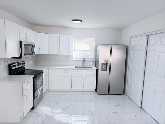 133 SE 2nd Ave in Hallandale Beach, FL - Building Photo - Building Photo