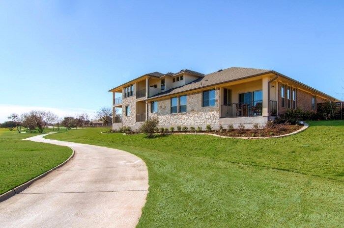 Double Eagle Townhomes in Hutto, TX - Foto de edificio