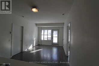 5035 Harvard Rd in Mississauga, ON - Building Photo - Building Photo