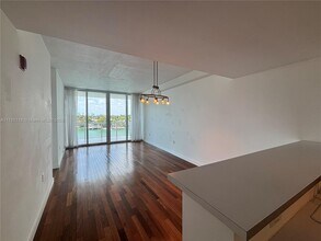 6580 Indian Creek Dr in Miami Beach, FL - Building Photo - Building Photo