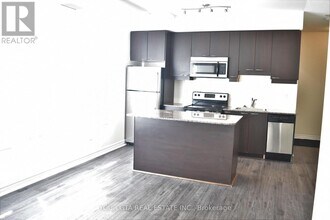385-2385 Prince of Wales Dr in Mississauga, ON - Building Photo - Building Photo