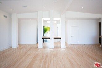 1622 Tower Grove Dr in Beverly Hills, CA - Building Photo - Building Photo