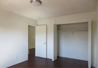 447 W Elk Ave in Glendale, CA - Building Photo - Building Photo