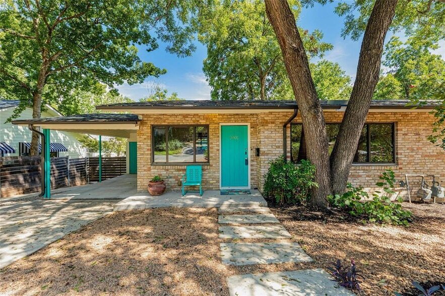3901 Cherrywood Rd in Austin, TX - Building Photo