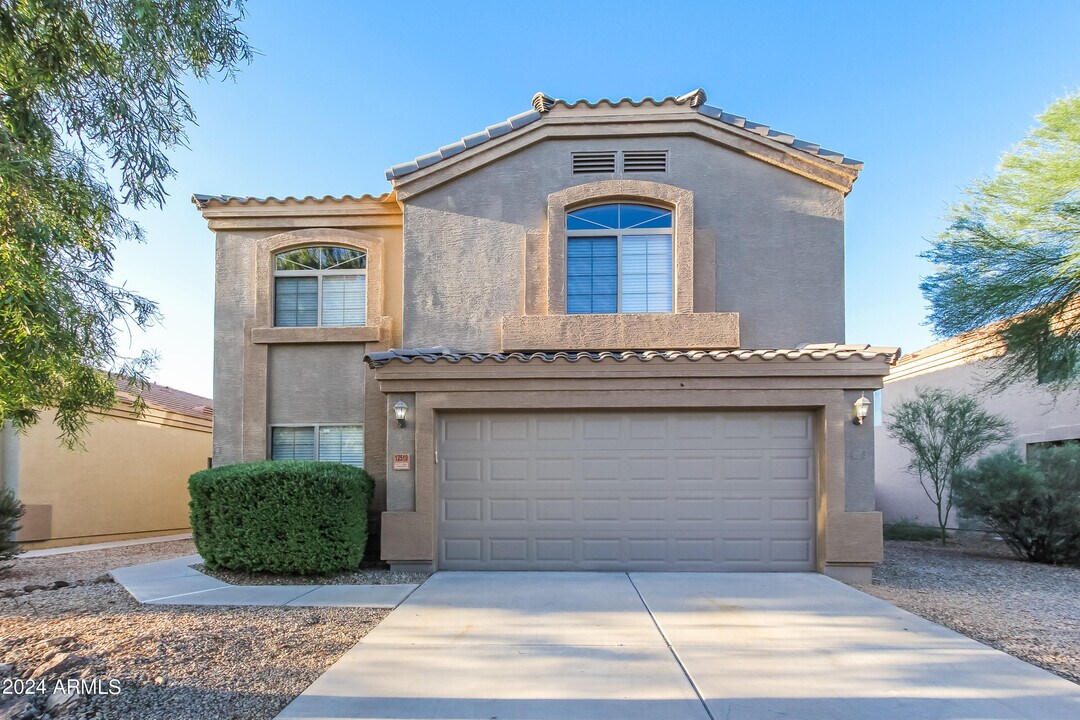 12510 W Mandalay Ln in El Mirage, AZ - Building Photo
