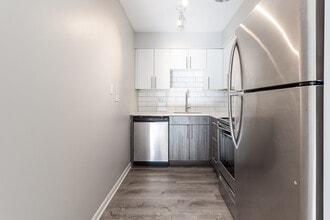 745 W Gordon Ter, Unit 206 in Chicago, IL - Foto de edificio - Building Photo