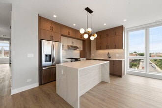 2355 W Flournoy St in Chicago, IL - Building Photo - Building Photo