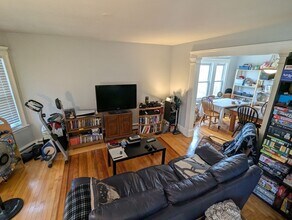 376 Fellsway W in Medford, MA - Building Photo - Building Photo