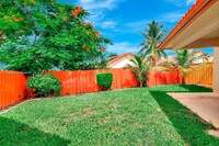 700 SW 113th Ave in Pembroke Pines, FL - Building Photo - Building Photo