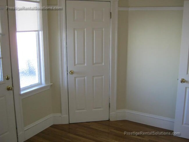 21 Roseclair St, Unit 1 in Boston, MA - Foto de edificio - Building Photo