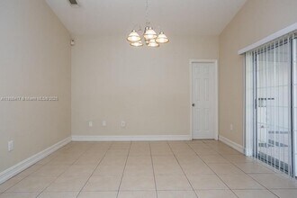 7300 W 34th Ct in Hialeah, FL - Building Photo - Building Photo