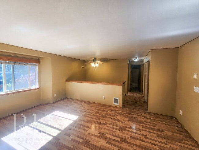 990 NE Larson Blvd in Belfair, WA - Building Photo - Building Photo