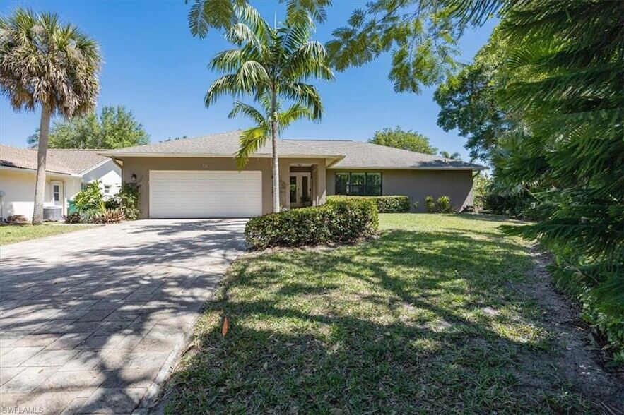 136 Old Tamiami Trail, Unit 1 in Naples, FL - Building Photo