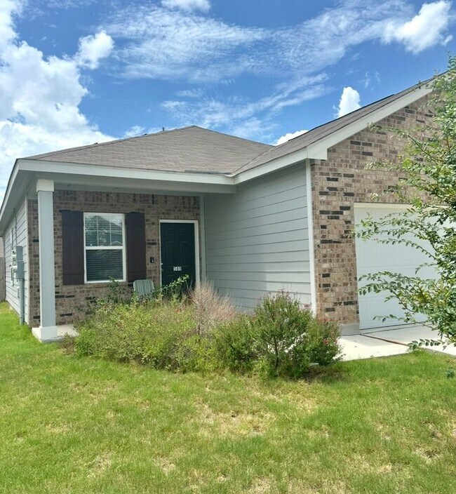 5811 Rue Picasso in Converse, TX - Building Photo - Building Photo