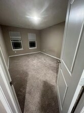 956 Fred Ln in Greenwood, IN - Foto de edificio - Building Photo