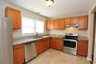 2216 Sedgewick Dr in Virginia Beach, VA - Foto de edificio - Building Photo