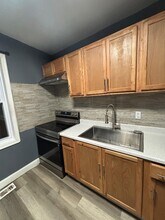 2401 S 54th St, Unit Apt 2 Flor in Philadelphia, PA - Foto de edificio - Building Photo