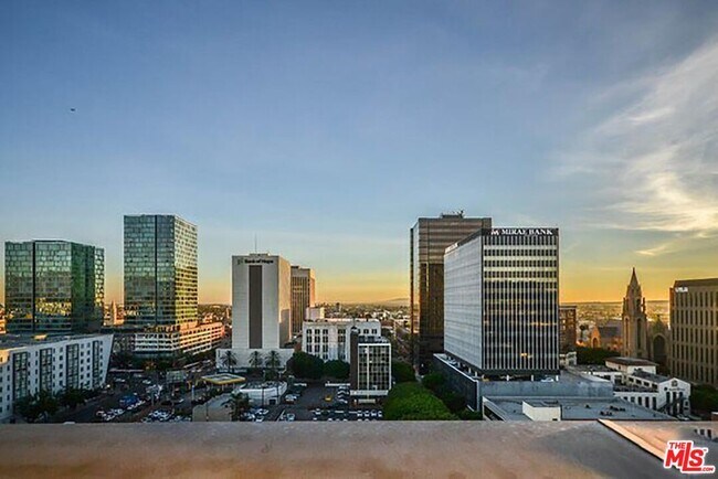 3223 W 6th St in Los Angeles, CA - Building Photo - Building Photo
