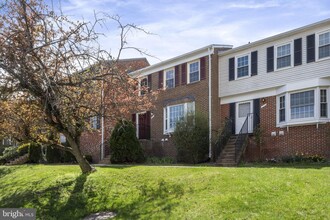 941 Sherwood Ct in Sterling, VA - Building Photo - Building Photo