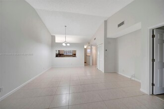 204 Congressional Way in Deerfield Beach, FL - Building Photo - Building Photo