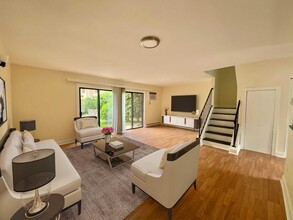 59 Hudson Heights Dr in Poughkeepsie, NY - Building Photo - Building Photo
