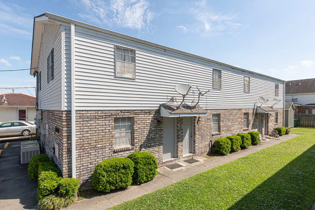 1305-1309 Clearview Pky in Metairie, LA - Building Photo