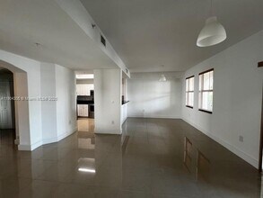 11401 NW 89th St in Doral, FL - Building Photo - Building Photo