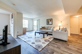 Renaissance St. Andrews in Louisville, KY - Building Photo - Building Photo