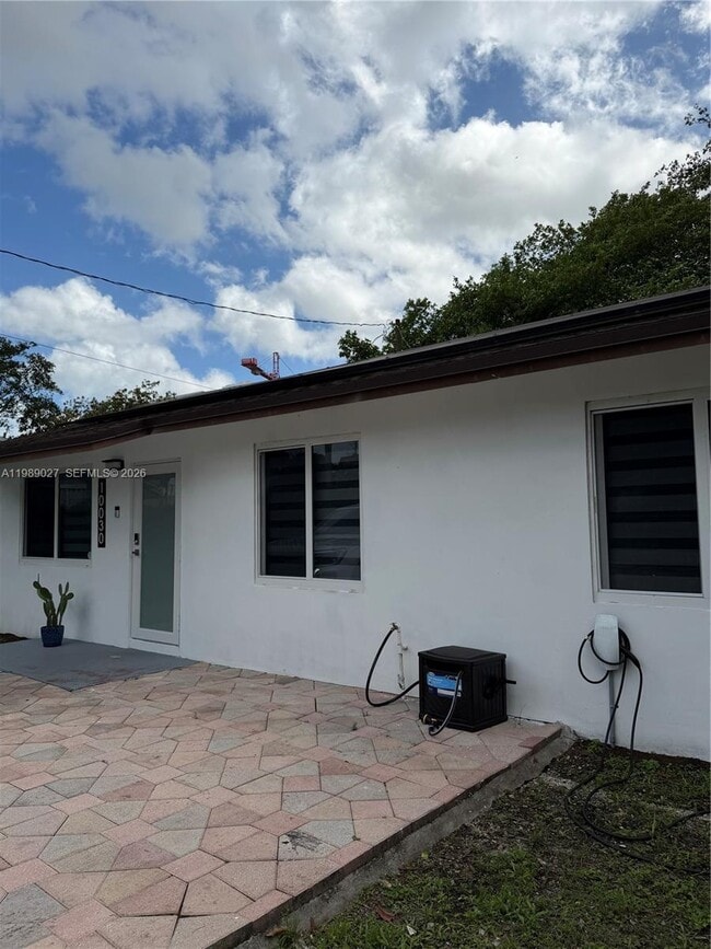 10030 W Guava St in Miami, FL - Building Photo - Building Photo