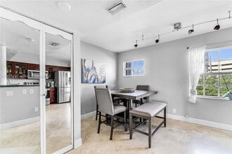 349 Virginia St in Hollywood, FL - Foto de edificio - Building Photo