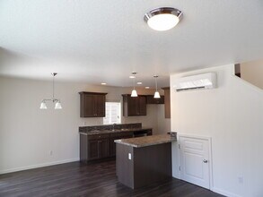 1181 NW 2nd Ct in Hillsboro, OR - Building Photo - Building Photo