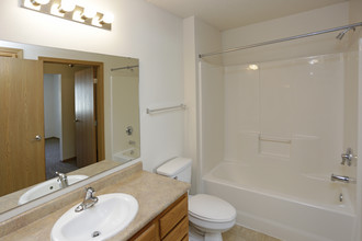 Woodstone & Cutters Grove Apartments in Fargo, ND - Building Photo - Interior Photo