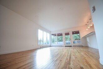 4506 SW Illinois St in Portland, OR - Building Photo - Building Photo