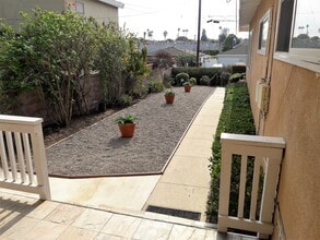 1417 15th St, Unit RearHouse in Manhattan Beach, CA - Building Photo - Building Photo