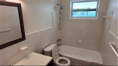 600 NW 38th Ct in Deerfield Beach, FL - Building Photo - Building Photo