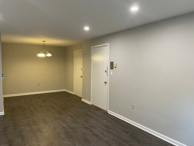 1323 Worcester Rd in Framingham, MA - Building Photo - Building Photo