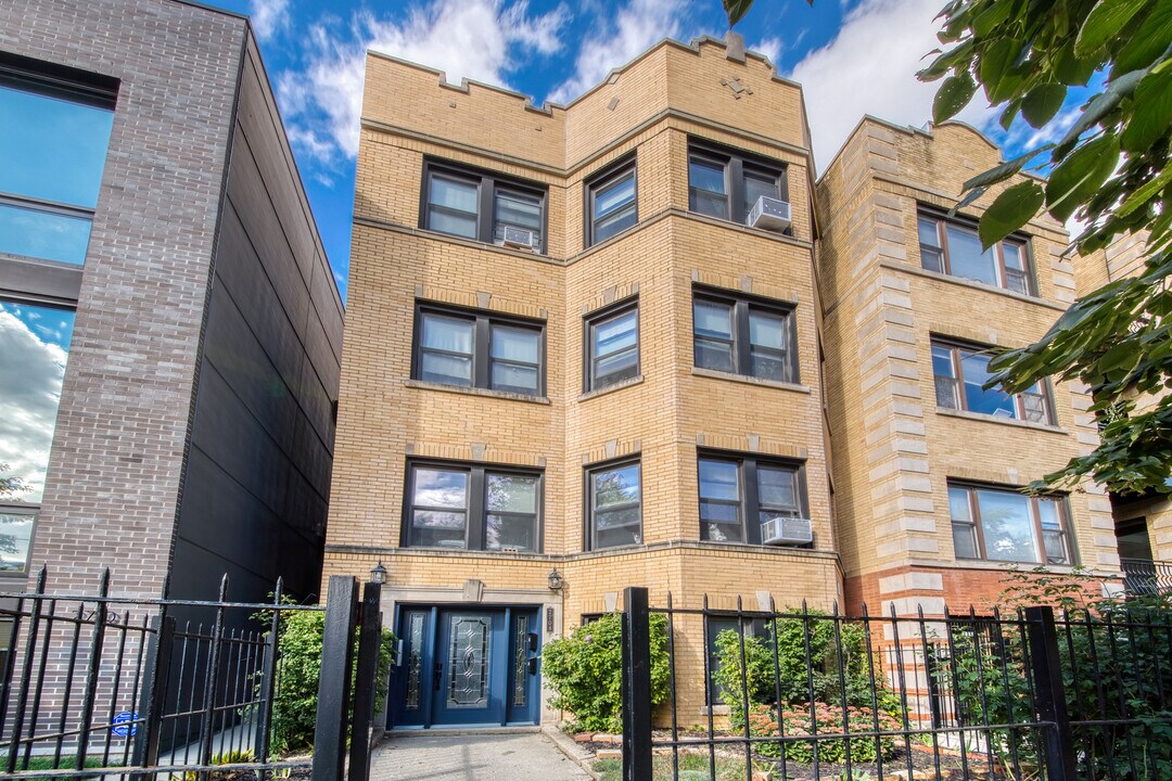 2708 W Cortland St in Chicago, IL - Building Photo