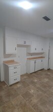 470 Co Rd 857 in Buna, TX - Foto de edificio - Building Photo